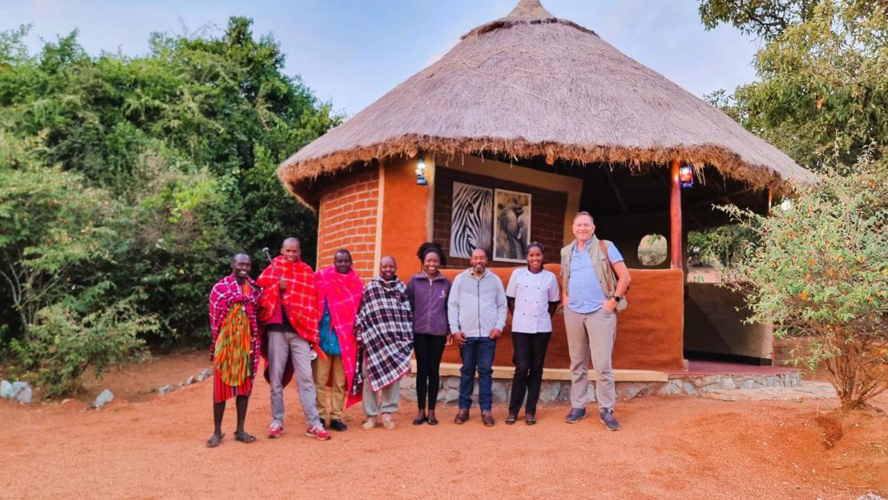Africa Safari Maasai Boma Villa Serengeti Exterior photo